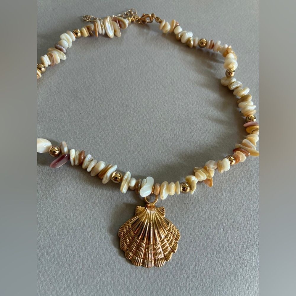 Gold Shell Necklace with Beads M586 - Picture 4 of 4